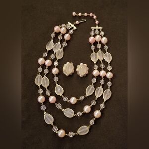 VINTAGE PRETTY PINK SIMULATED PEARL+BEAD NECLACE & MATCHING CLIP EARRINGS